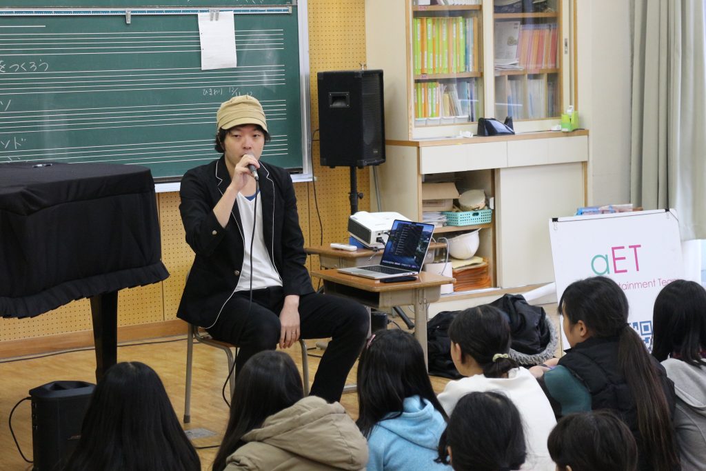音楽とともに教室の空気がゆるやかに