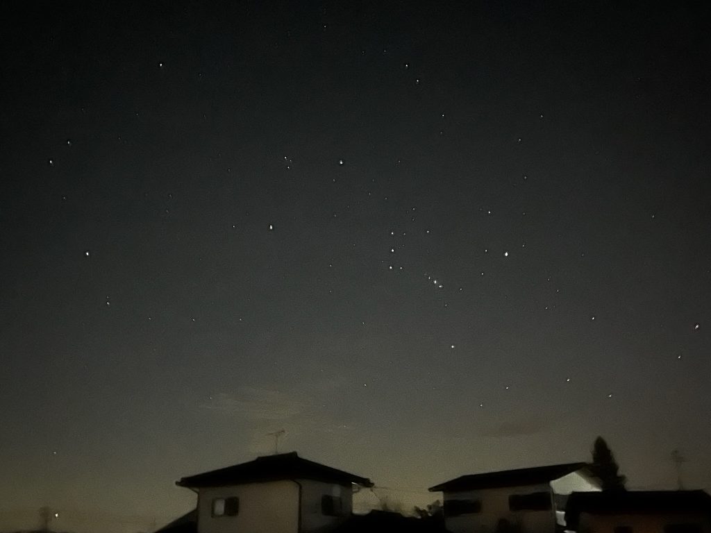 夜空には視界いっぱいに広がる星々が